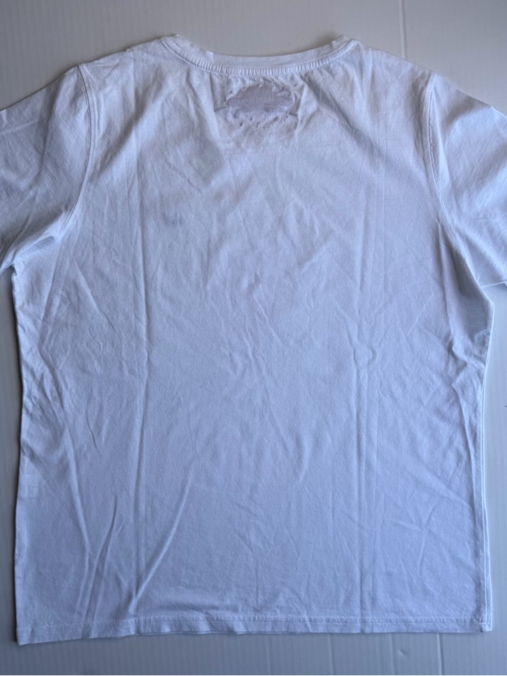 Vineyard Vines Women’s White Whale Logo T-Shirt - Picture 2 of 6